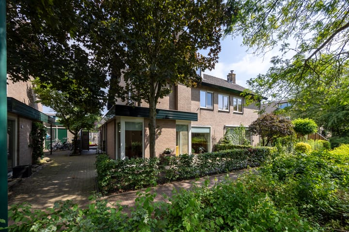 Duinroos 9 in Leusden