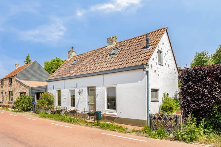 Photo of property Duivenhoekseweg 19, Kloosterzande