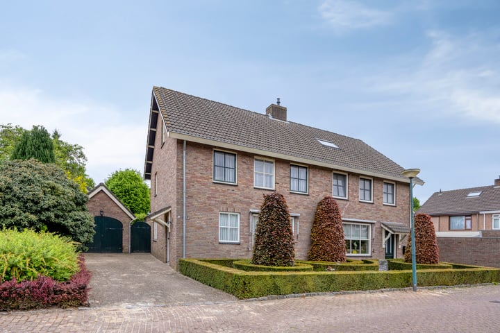 Photo of property Duivenvoordestraat 5, Alphen