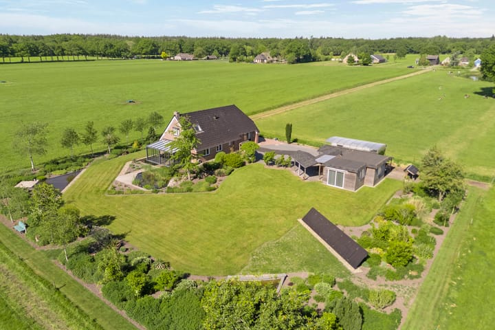 Photo of property Dwarsweg 2A, Eesveen