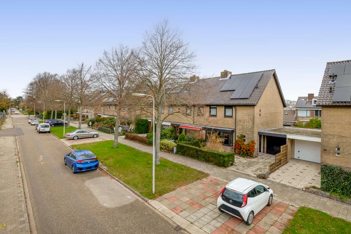 Photo of property Dwarsweg 42, Rockanje