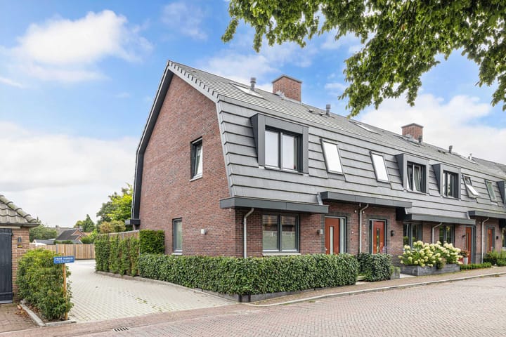 Photo of property E. Ludenstraat 44b, Huizen