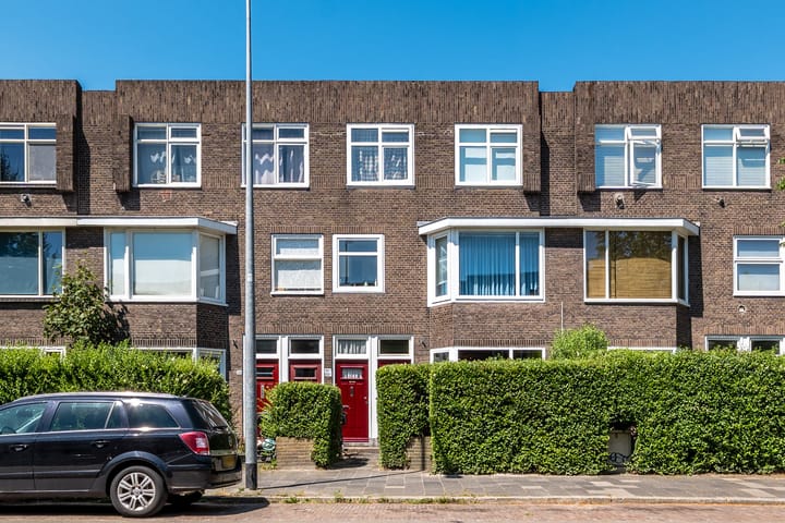 E. Thomassen à Thuessinklaan 32 in Groningen