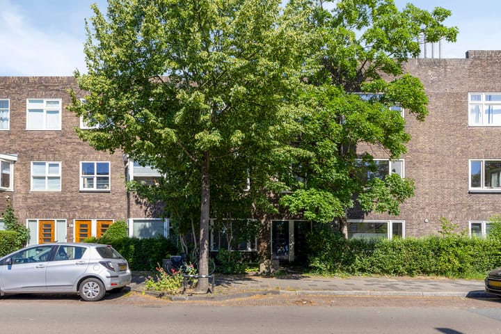 E. Thomassen à Thuessinklaan 58 in Groningen