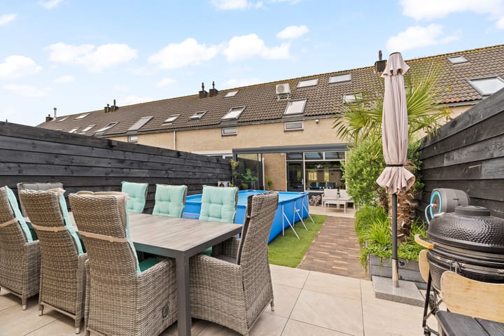 Ebrostraat 72 in Spijkenisse foto