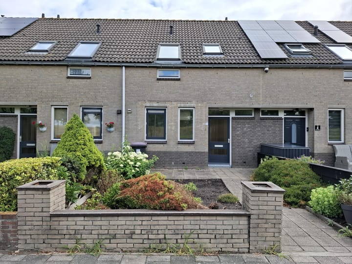 Ebrostraat 74 in Spijkenisse