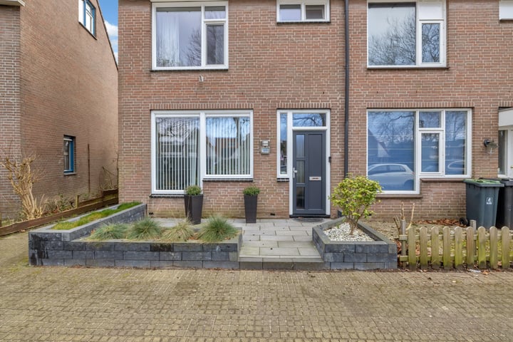 Photo of property Ebstroom 120, Hellevoetsluis