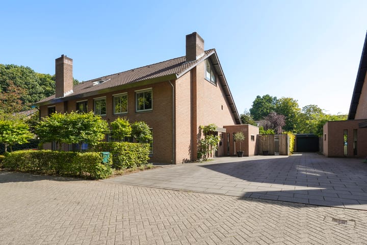 Economenlaan 8 in Tilburg Foto