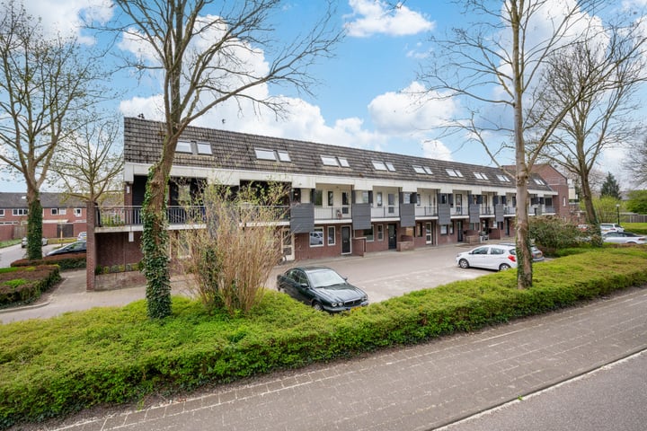Photo of property Eekschillersdreef 416, Apeldoorn