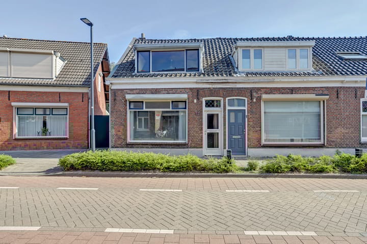 Eerste Zeine 72 in Waalwijk Foto
