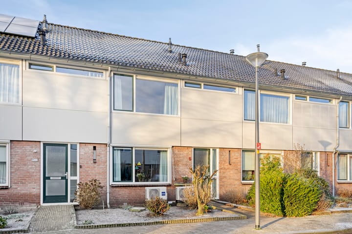 Egelantierstraat 5 in Borne