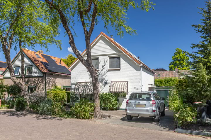 Photo of property Egelenburg 15, Heiloo
