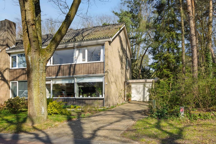 Photo of property Eikenburglaan 24, Rosmalen