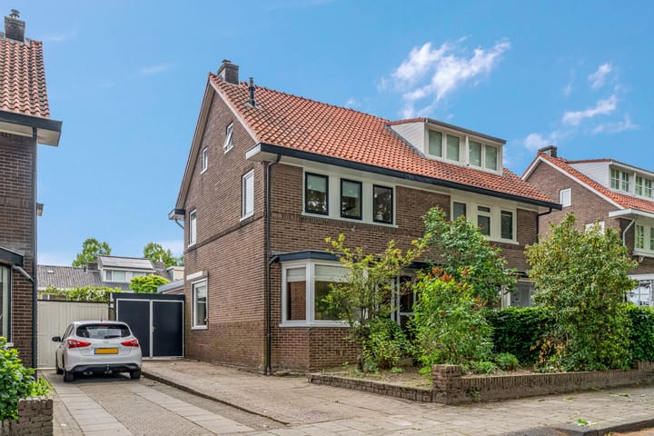 Eikenlaan 13 in Rhenen