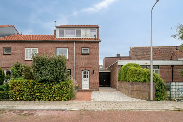 Eikenlaan 2 in Hoogland