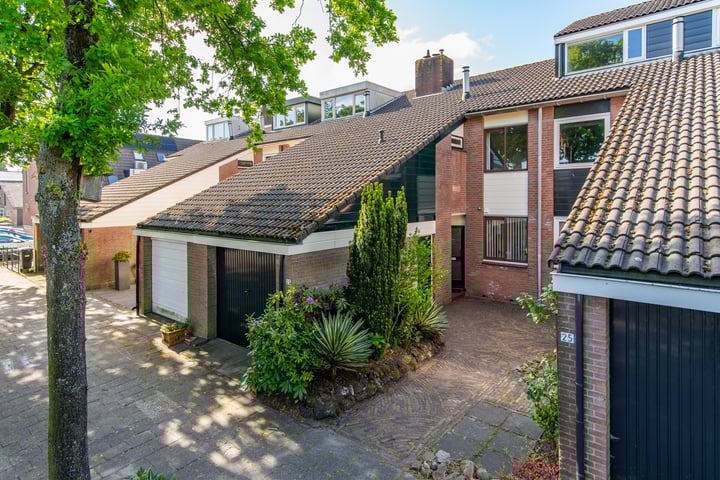 Eikenlaan 23 in Lisse