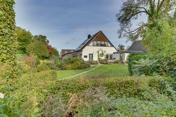 Eikenlaan 87 in Aadorp Foto