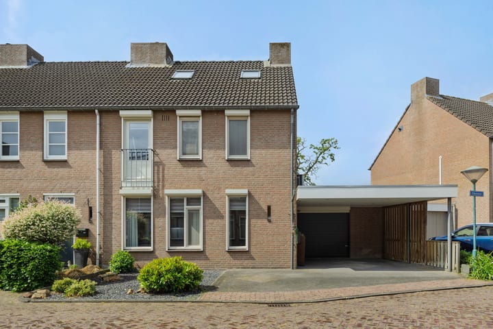 Eikenwal 14 in Geffen