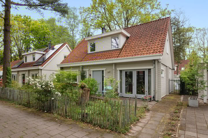 Eikvarenlaan 4 in Eindhoven