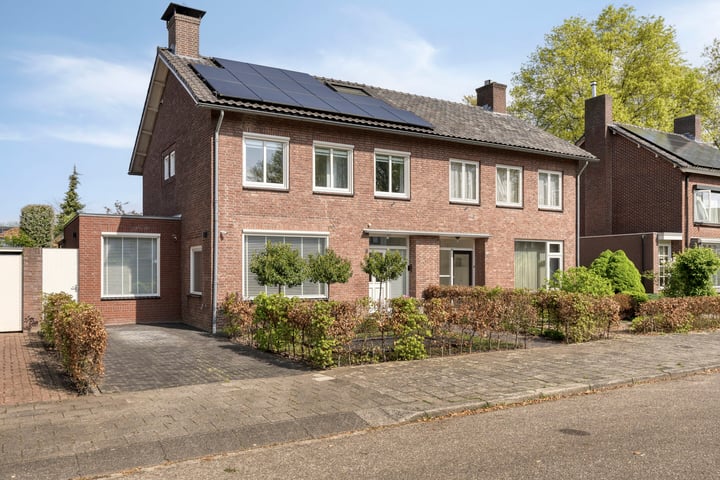 Einthovenstraat 8 in Helmond