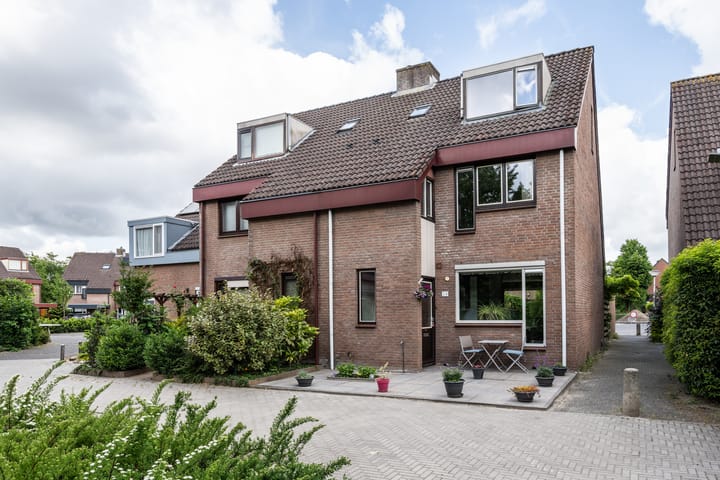 Elegastburg 24 in Capelle aan den IJssel