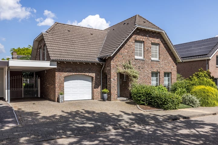 Elegaststraat 12 in Geleen