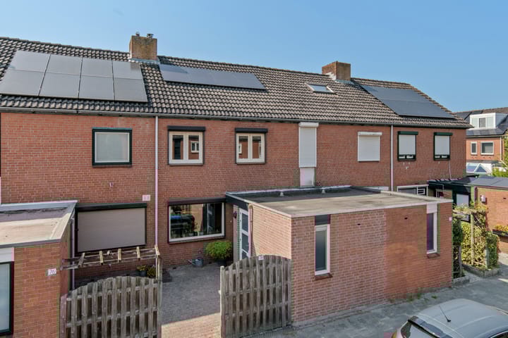 Eleolietdijk 74 in Roosendaal