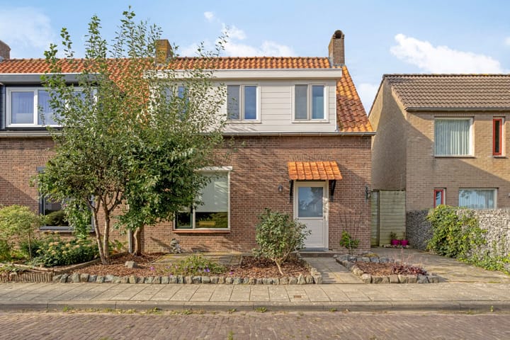 Elmarestraat 37 in Waterlandkerkje