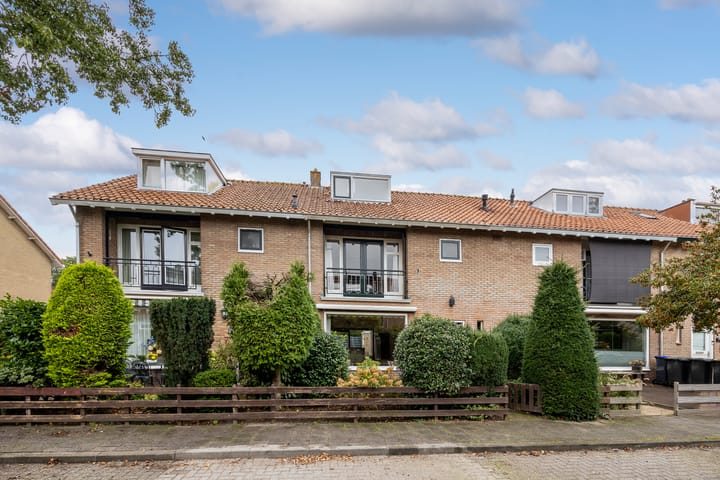 Elzenlaan 11 in Loosdrecht