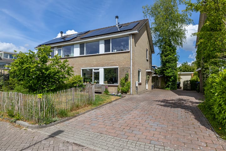 Elzenlaan 15 in Peize