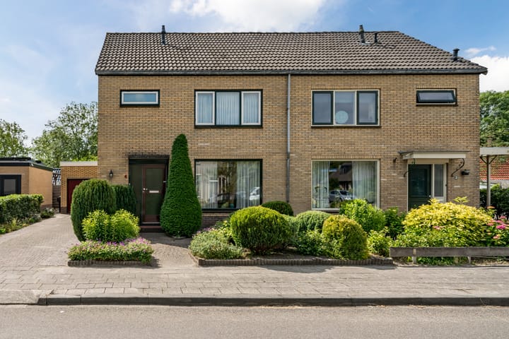 Elzenlaan 4 in Zuid-Scharwoude
