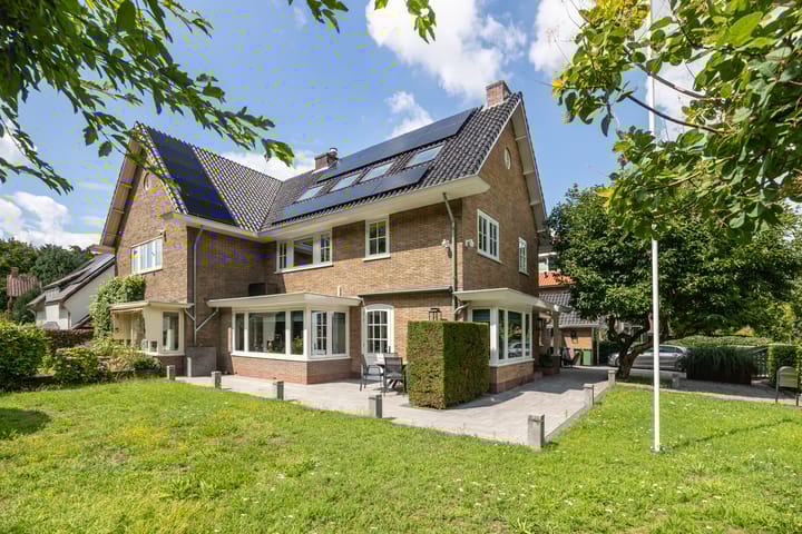 Elzenlaan 64 in Hilversum