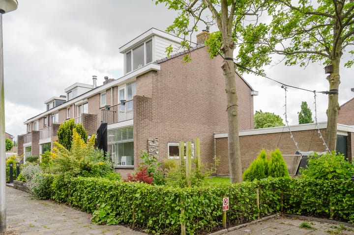 Photo of property Elzenstraat 20, Spijkenisse
