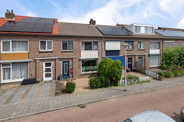 Elzenstraat 26 in Roelofarendsveen