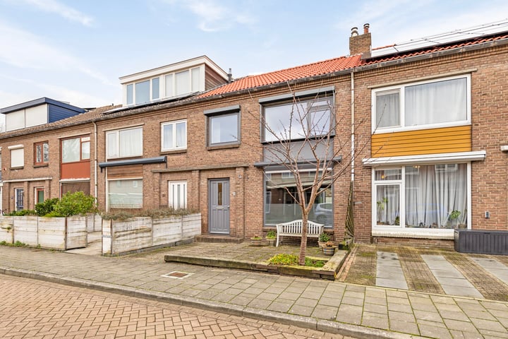 Elzenstraat 30 in Roelofarendsveen