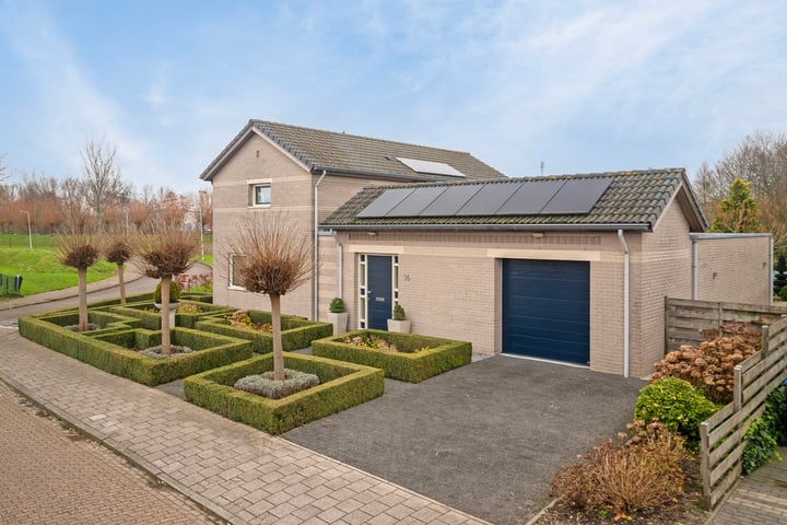 Photo of property Elzenstraat 36, Vogelwaarde