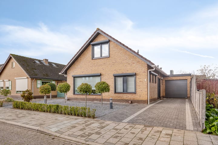 Photo of property Elzenstraat 4, Sint Jansteen