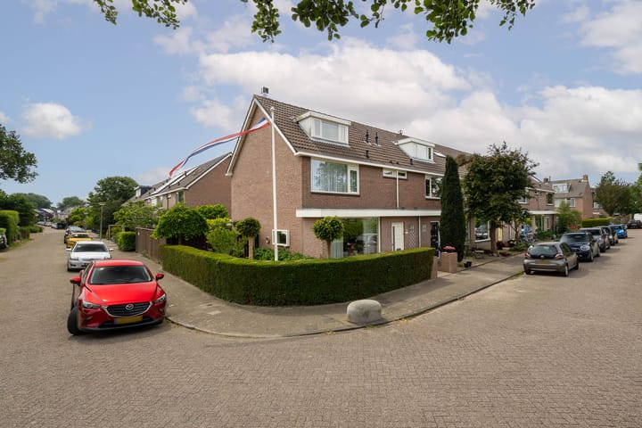 Emmalaan 66 in Woubrugge