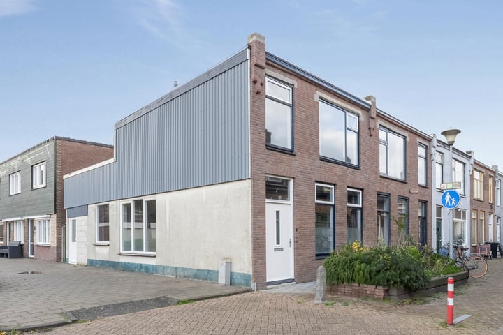 Emmastraat 1 in Den Helder