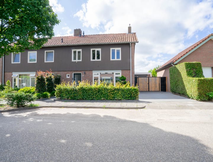 Photo of property Emmastraat 2, Bakel