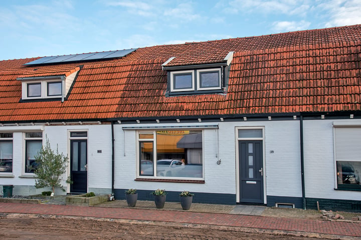 Emmastraat 25 in Borne