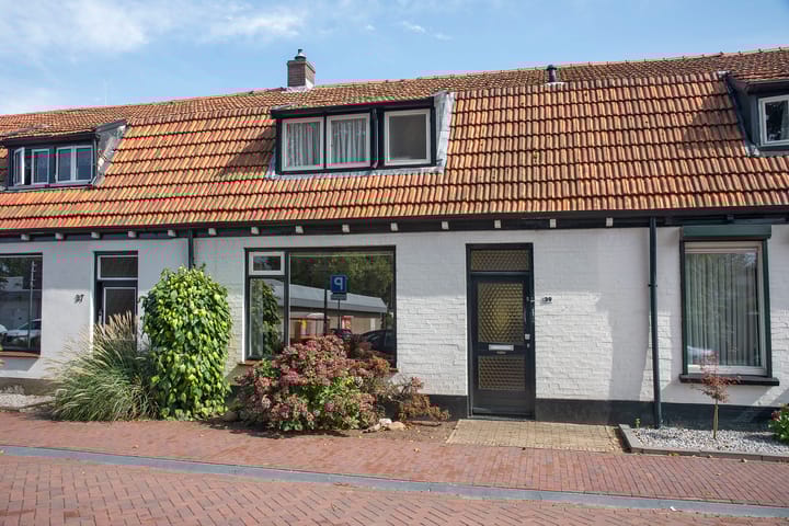 Emmastraat 39 in Borne