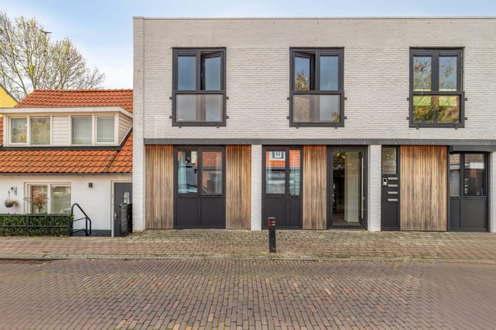 Emmastraat 43A in Rozenburg photo
