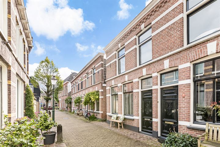 Emmastraat 7 in Weesp