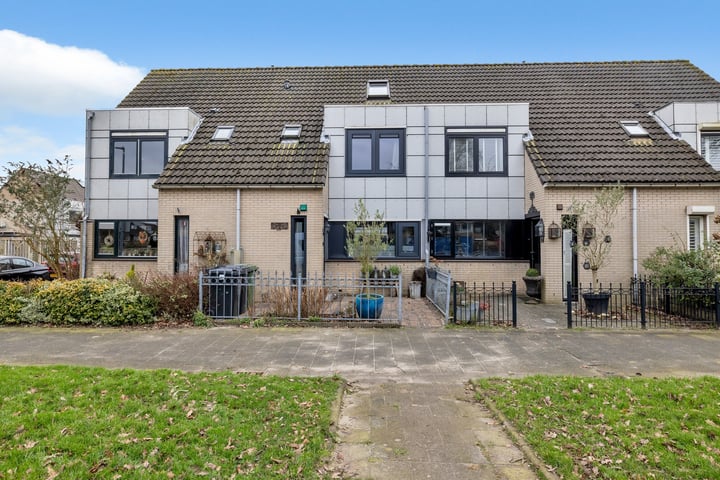 Photo of property Endenhout 9, Hoogvliet Rotterdam