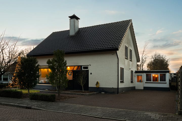 Photo of property Engelsstraat 58, Vriezenveen