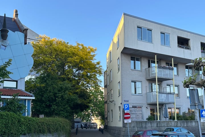 Entrepothof 76 in Amsterdam