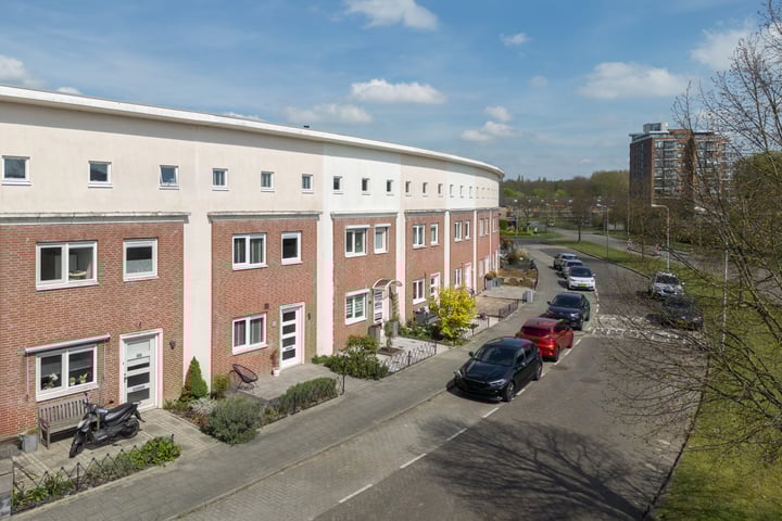 Photo of property Erasmuslaan 35, Ridderkerk