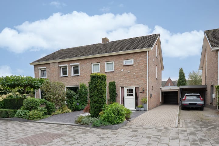 Ericalaan 88 in Hoeven