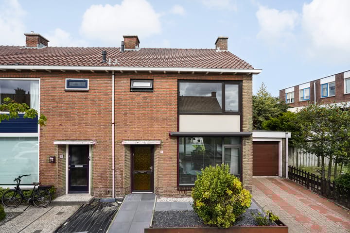 Photo of property Ericastraat 1, Monster